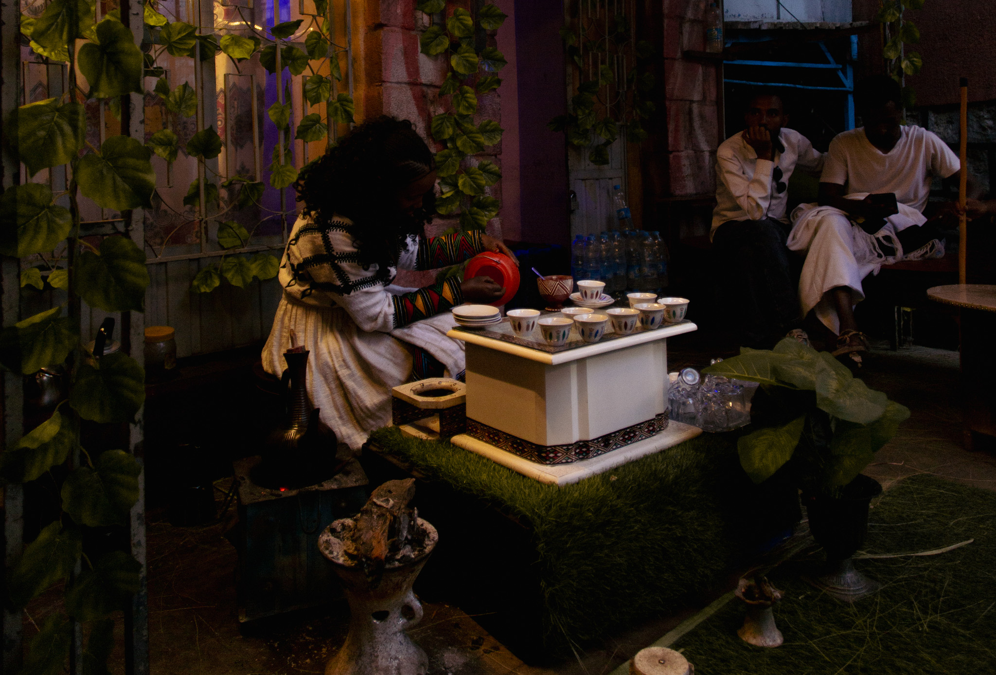 Jebena (caffettiera) con incenso nella Cerimonia del Caffè